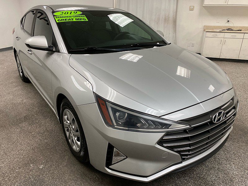 Used 2019 Hyundai Elantra SE image 3