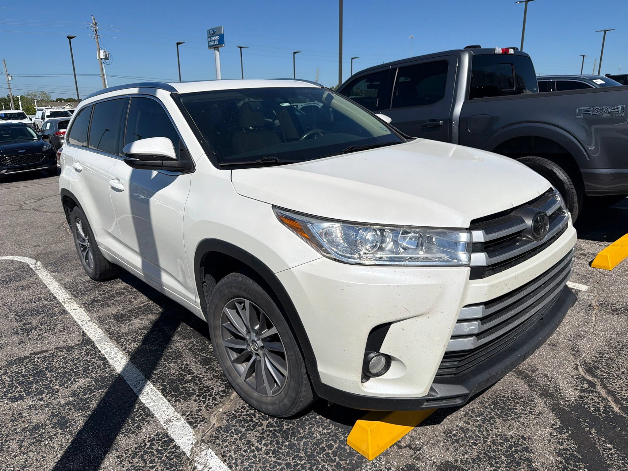 Used 2017 Toyota Highlander XLE FWD image 7