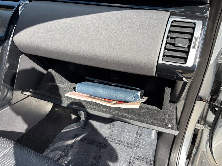 Used 2018 Land Rover Discovery SE image 43