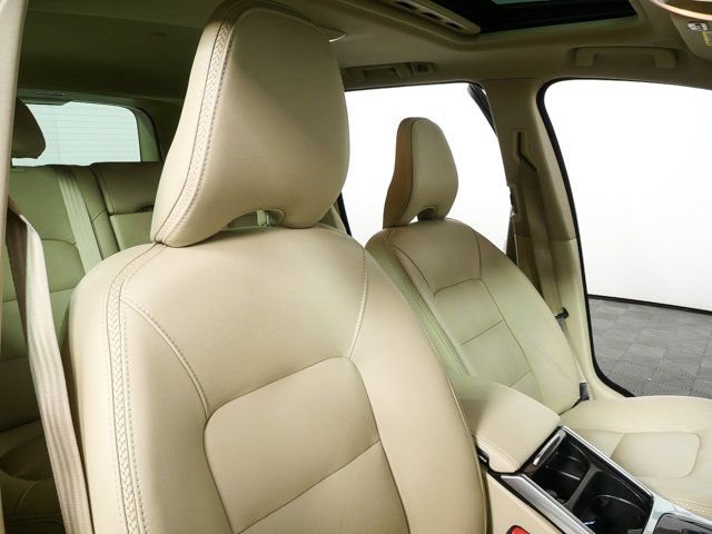 Used 2016 Volvo XC70 T5 Premier w/ Proximity Package image 20