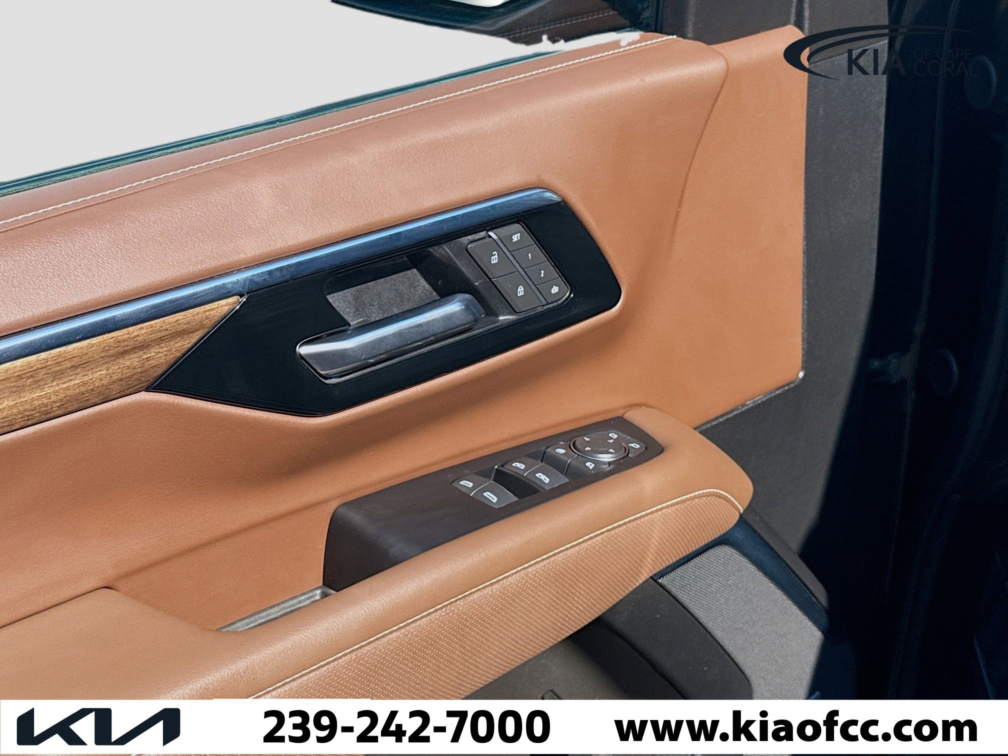 Used 2025 Chevrolet Suburban High Country image 23