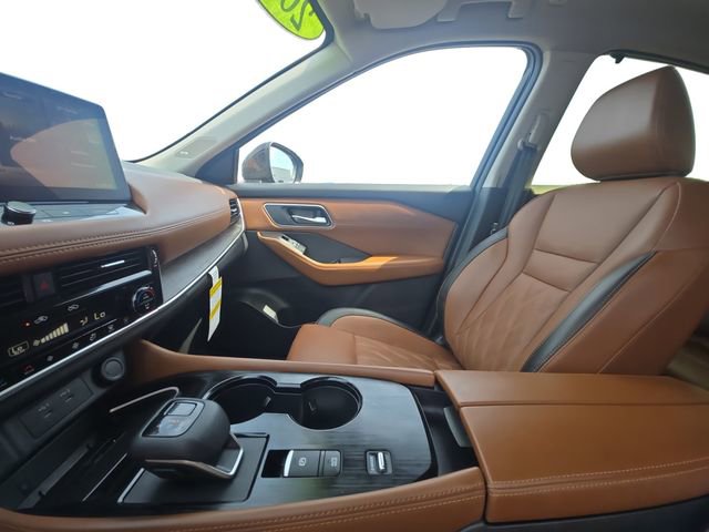 Used 2025 Nissan Rogue Platinum w/ Platinum Premium Package image 11