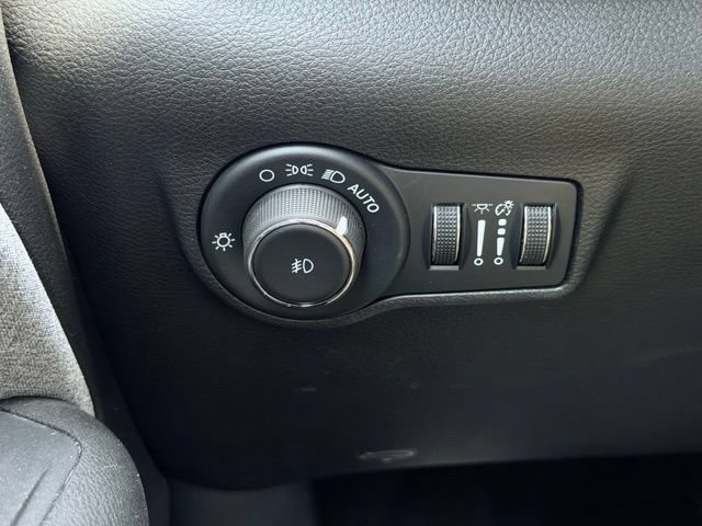 Used 2024 Jeep Compass Latitude AWD/4WD image 33