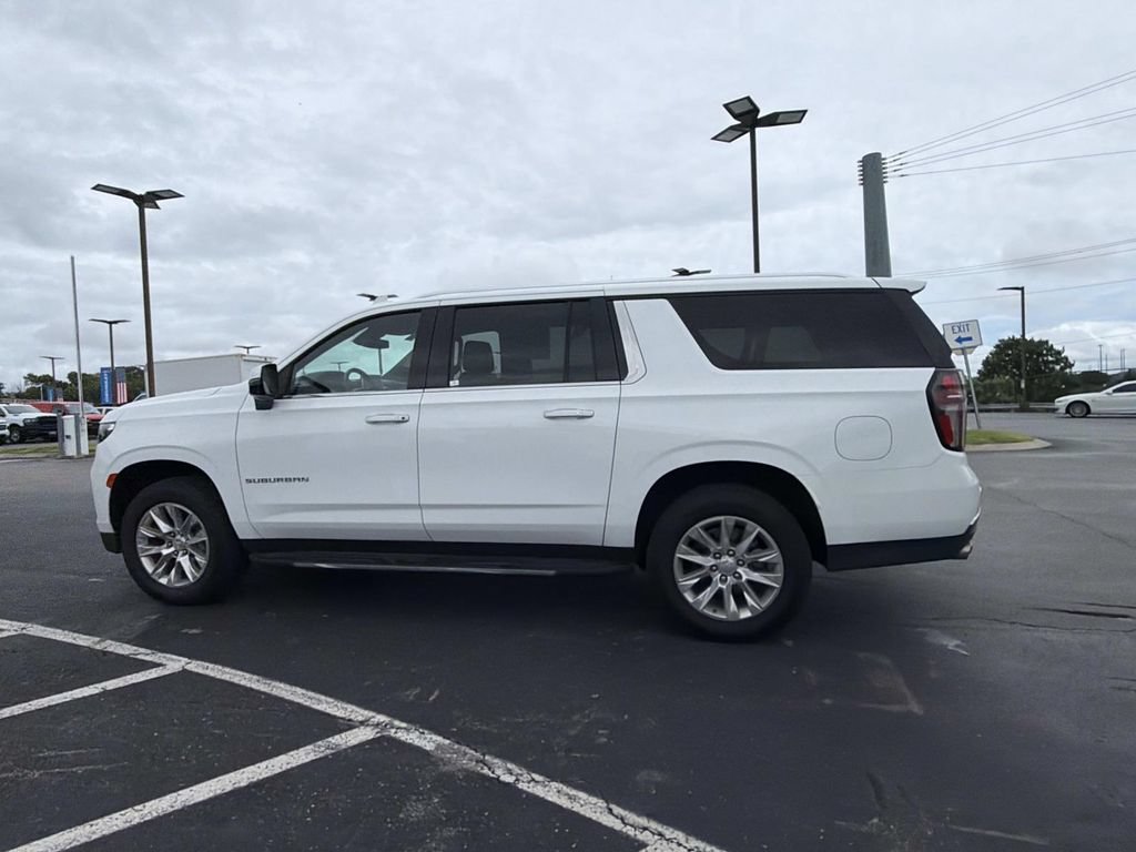 Used 2024 Chevrolet Suburban Premier AWD/4WD image 6