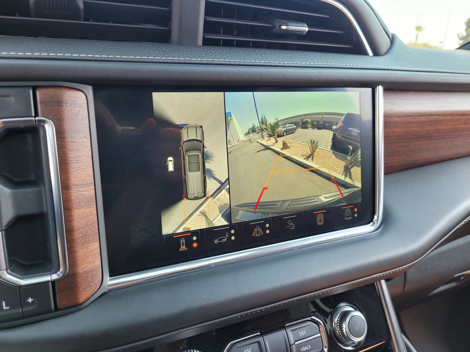 Used 2024 GMC Yukon Denali Ultimate image 17