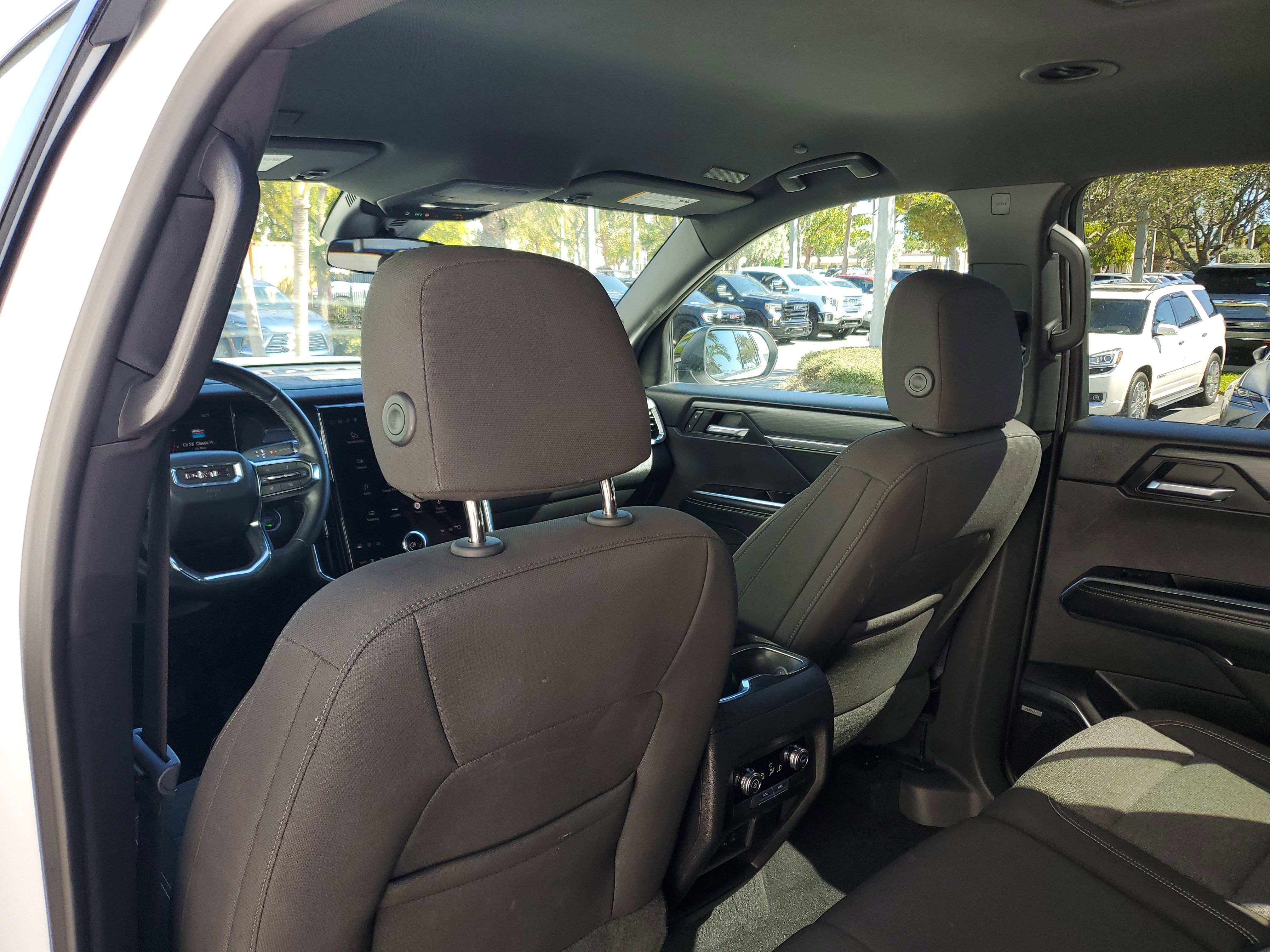 Used 2025 GMC Acadia Elevation image 14