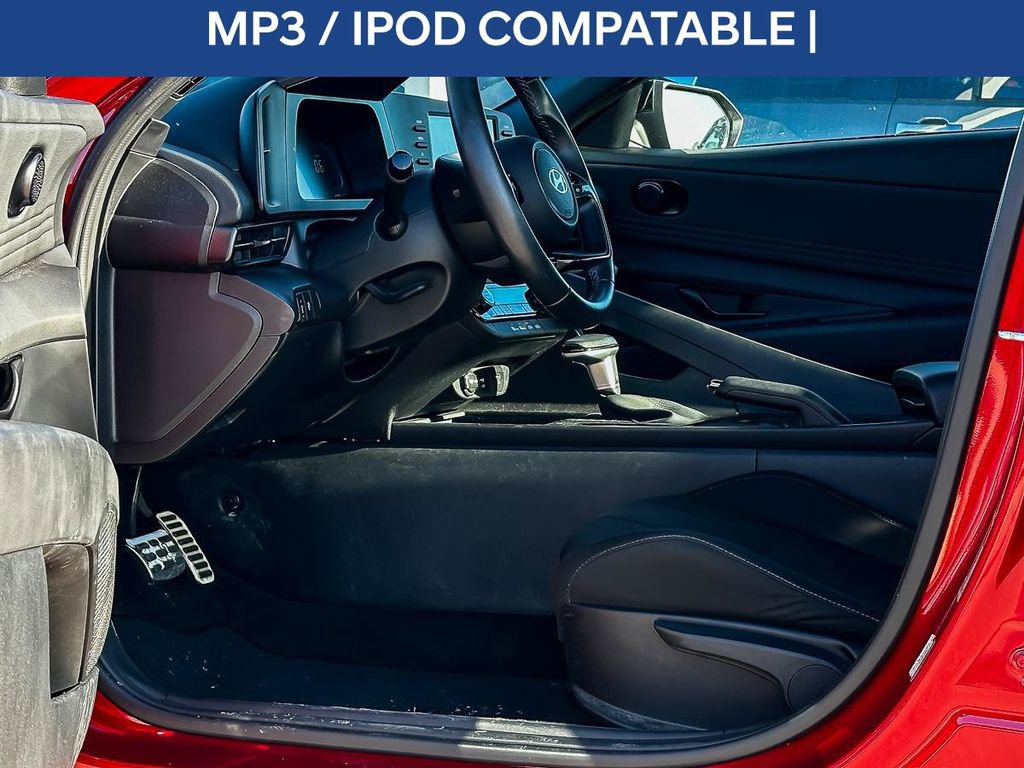 Used 2025 Hyundai Elantra Sport image 13