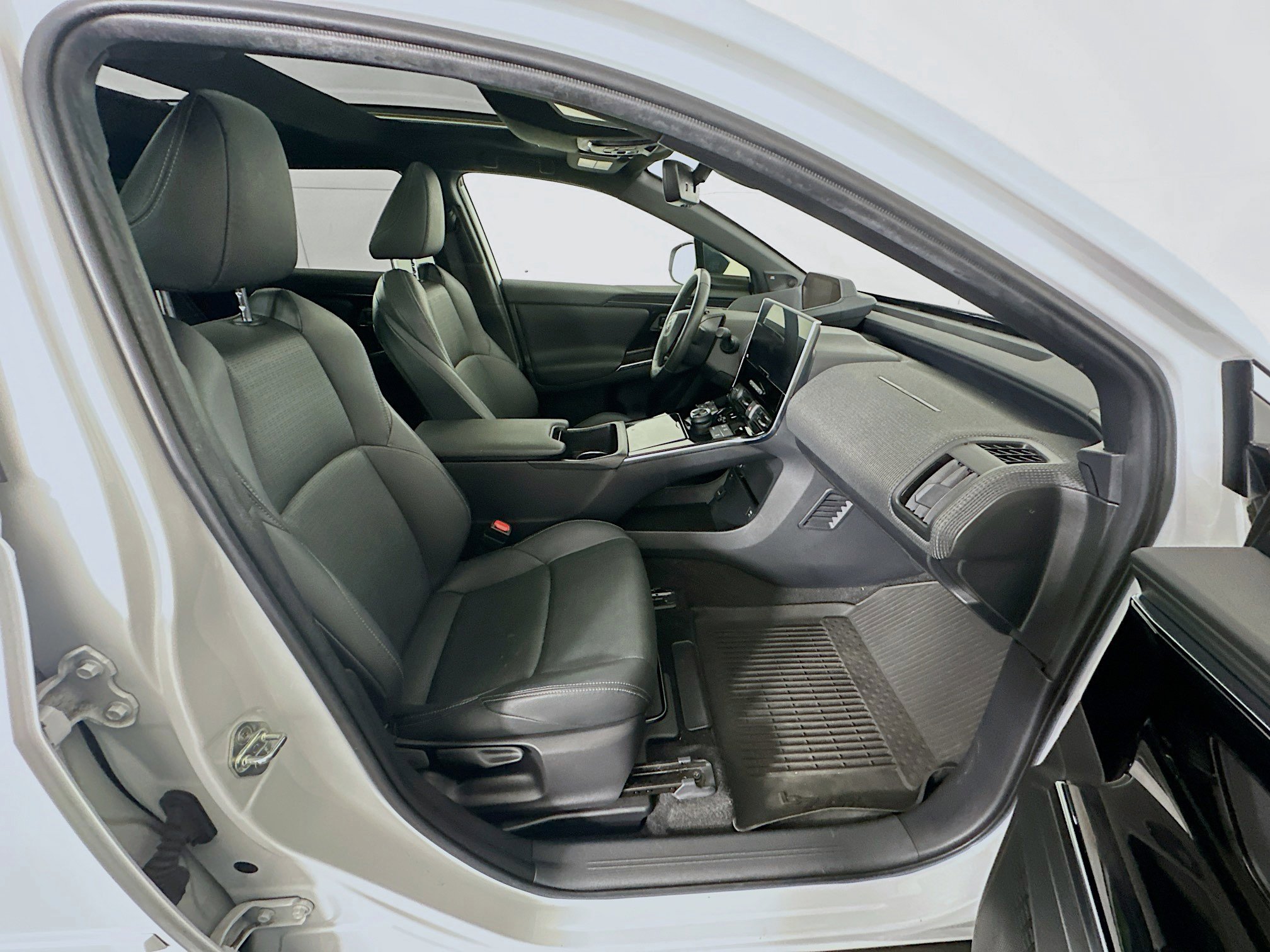 Used 2023 Toyota bZ4X Limited w/ Weather Package image 32