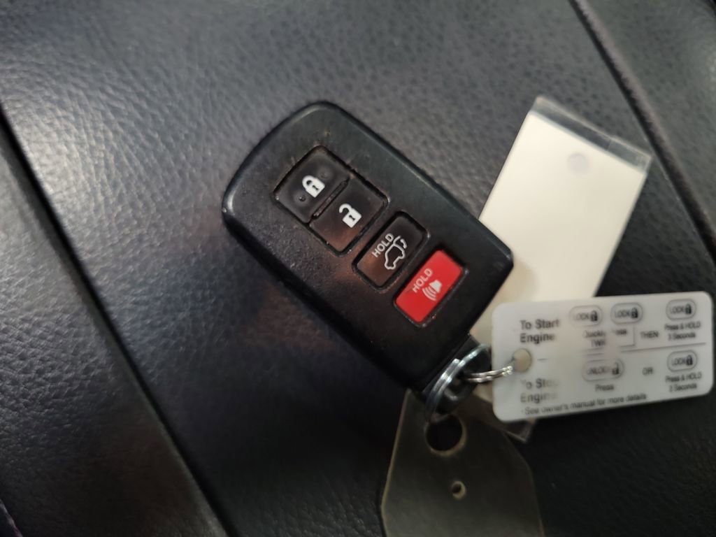 Used 2017 Toyota Highlander Limited image 16