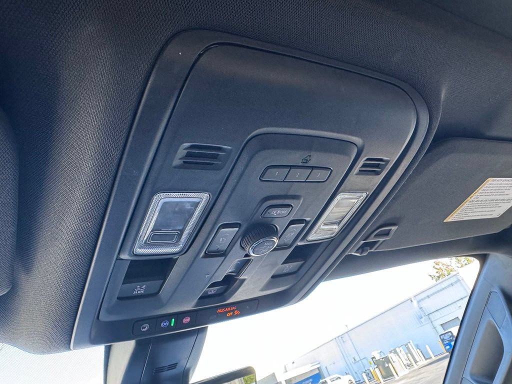 Used 2021 Chevrolet Suburban Premier AWD/4WD image 36