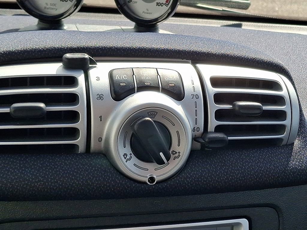 Used 2013 smart fortwo electric drive image 24