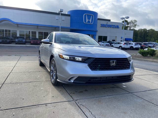 Used 2024 Honda Accord EX image 2