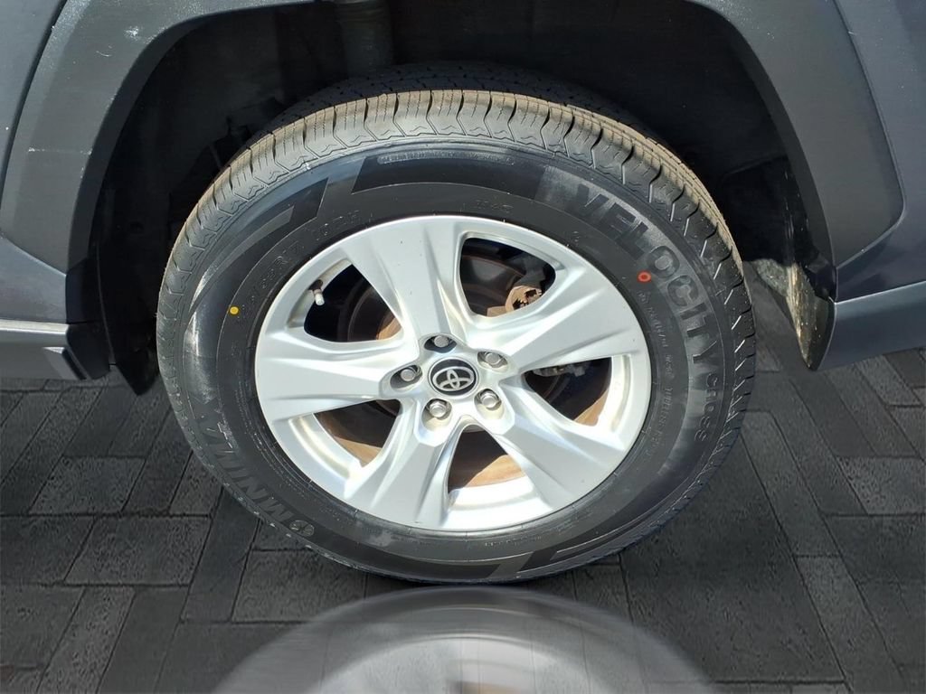 Used 2021 Toyota RAV4 XLE AWD/4WD image 11