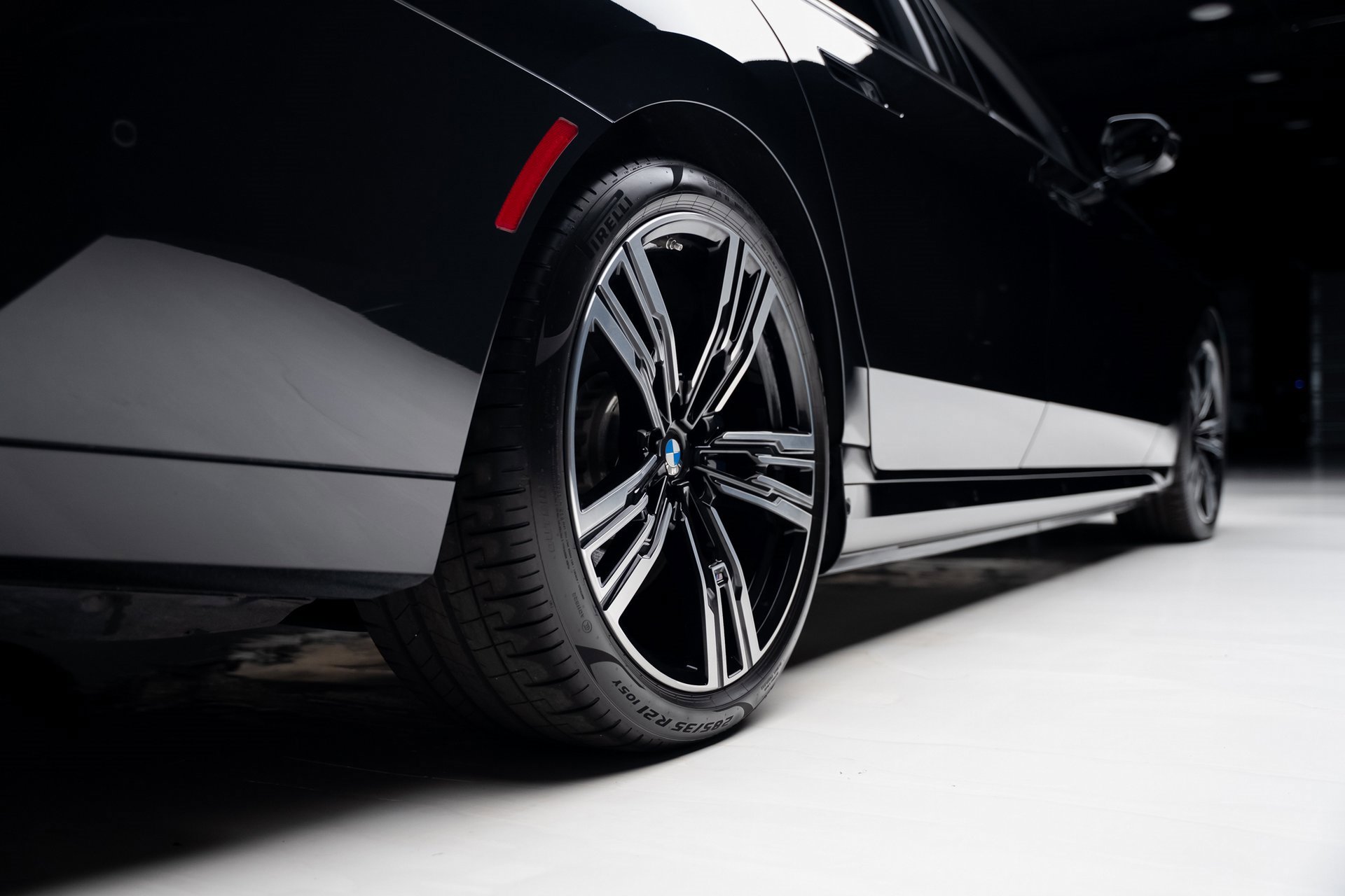 Used 2023 BMW i7 xDrive60 w/ Executive Package 2 image 78