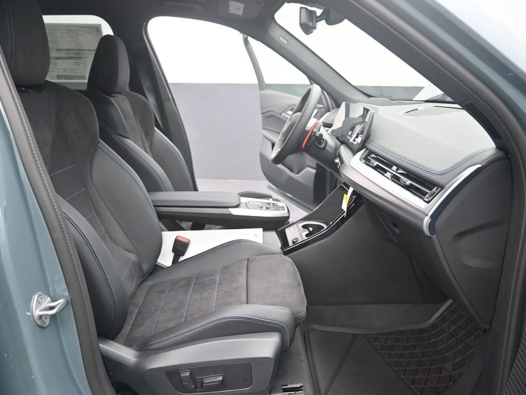 Certified 2025 BMW X1 M35i w/ Premium Package image 18