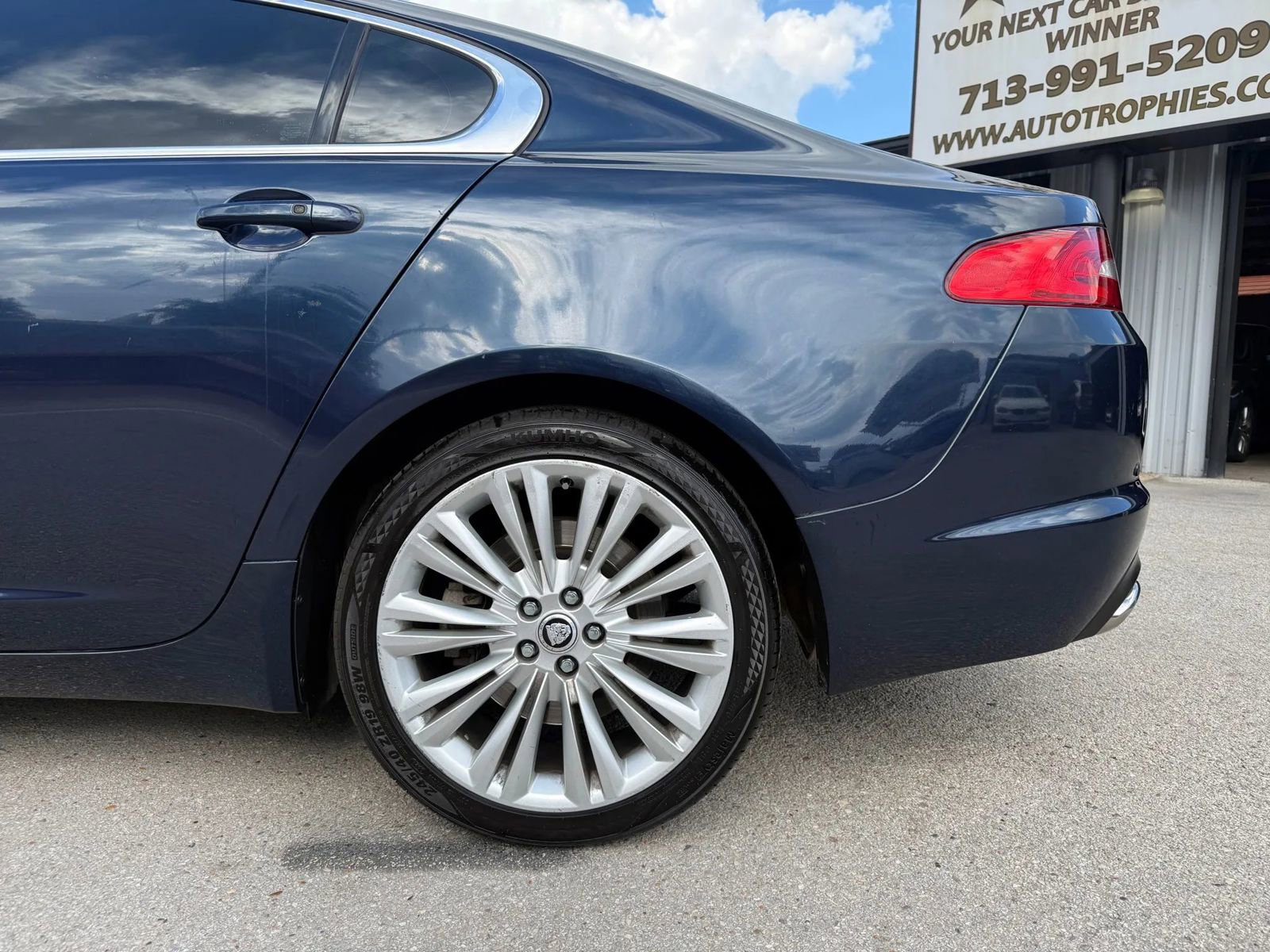 Used 2012 Jaguar XF Portfolio image 31