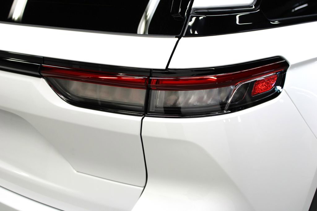 New 2025 Jeep Grand Cherokee Altitude image 37