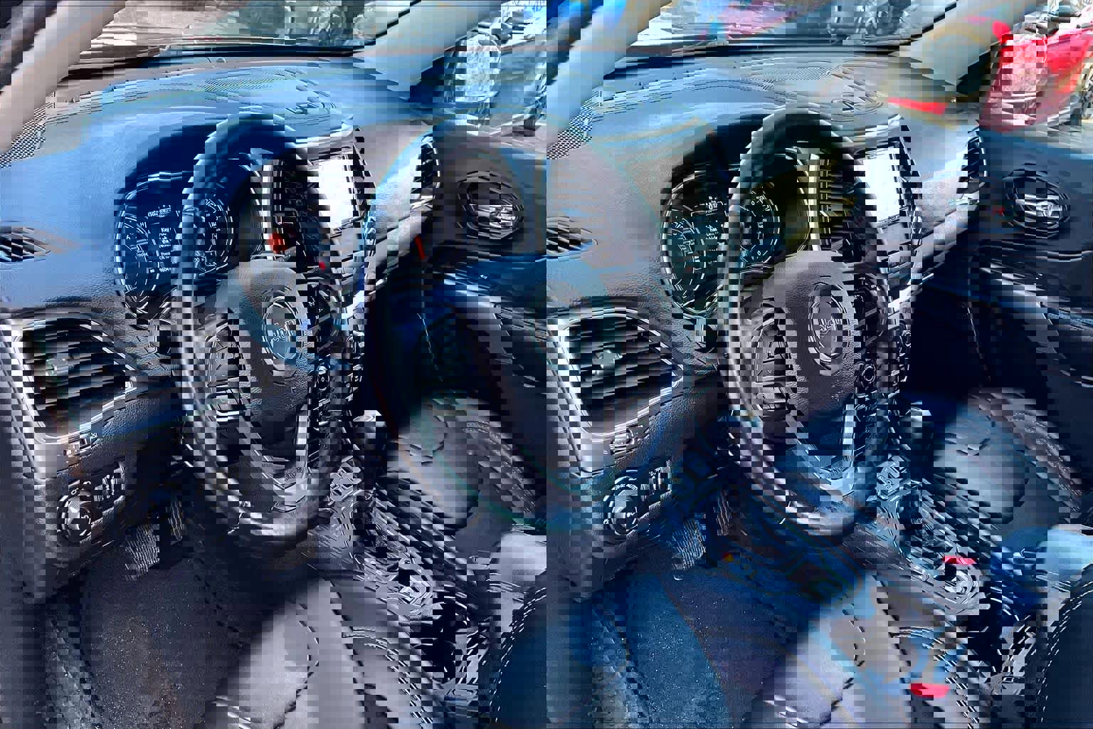 Used 2019 Jeep Cherokee Latitude Plus image 16