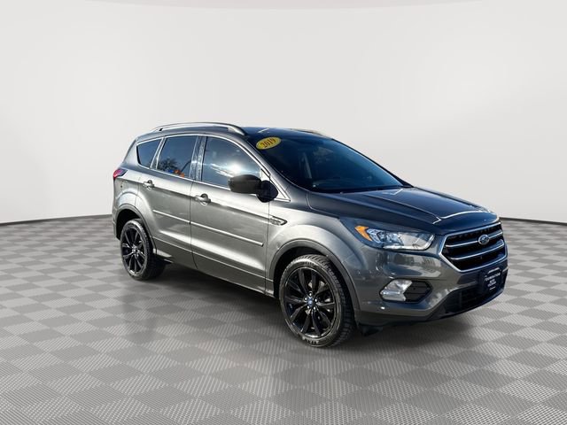 Used 2019 Ford Escape SE image 2