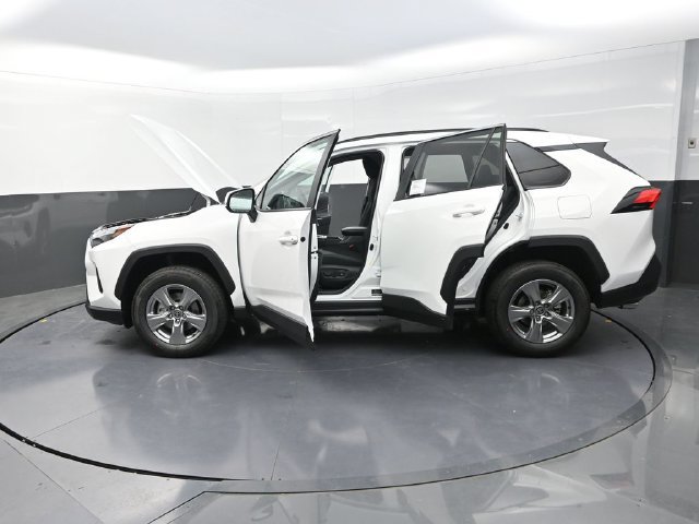Used 2025 Toyota RAV4 XLE AWD/4WD image 41