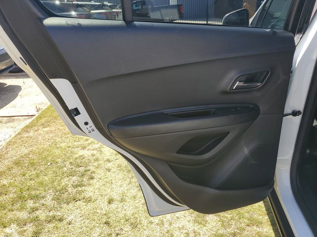 Used 2022 Chevrolet Trax LS w/ Tint and Cruise Package image 13