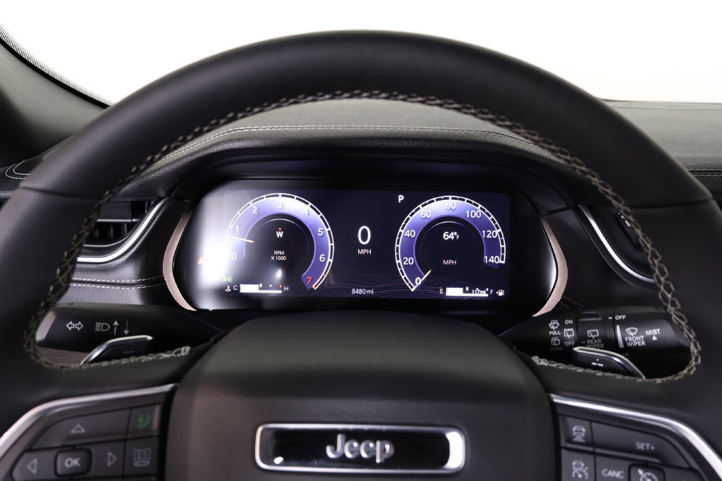 Used 2025 Jeep Grand Cherokee Limited w/ Black Appearance Package AWD/4WD image 28