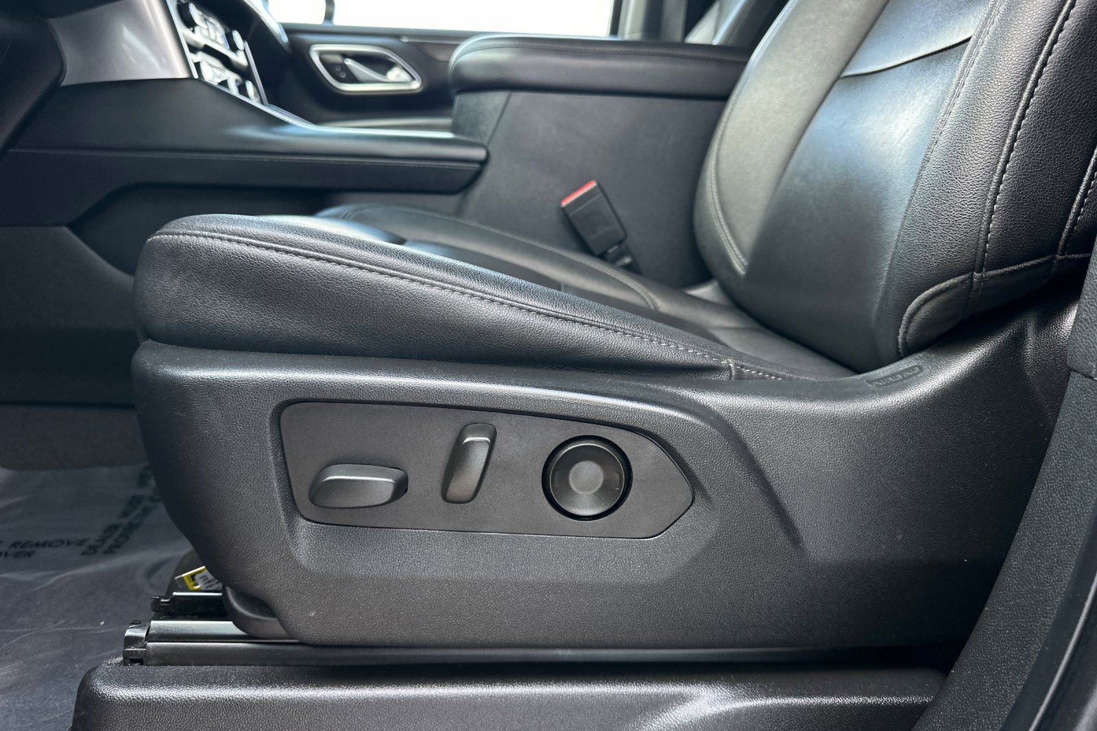 Used 2022 Chevrolet Suburban Z71 image 13