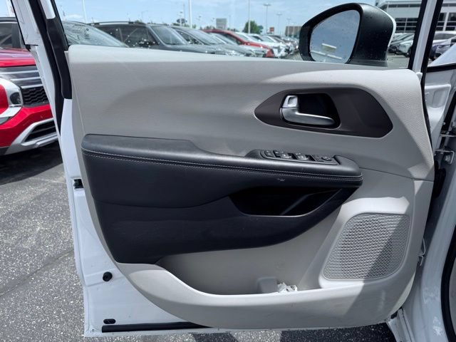 Certified 2023 Chrysler Voyager LX FWD image 14