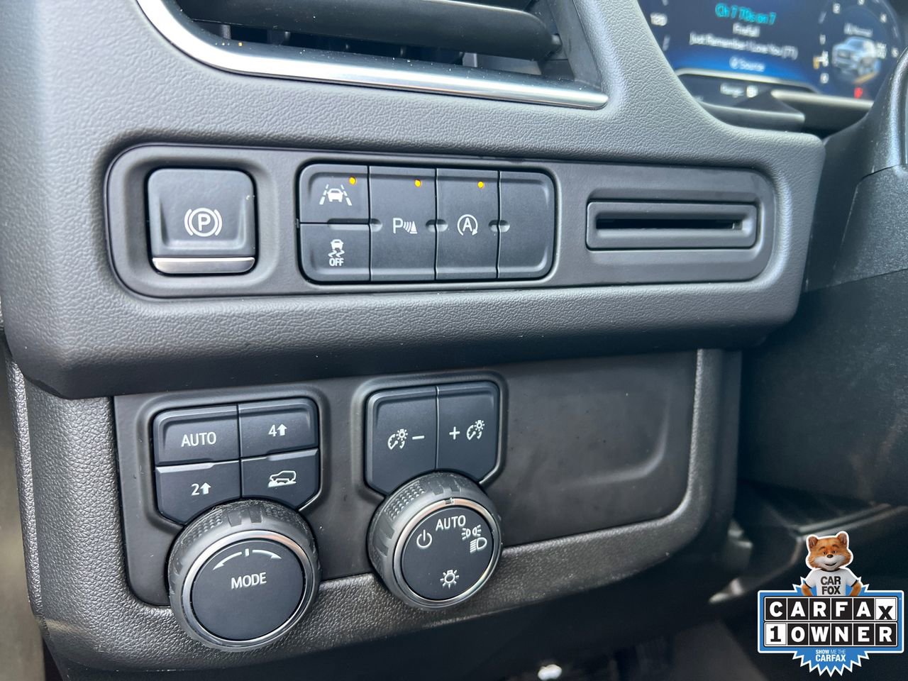 Used 2024 Chevrolet Suburban LT image 36