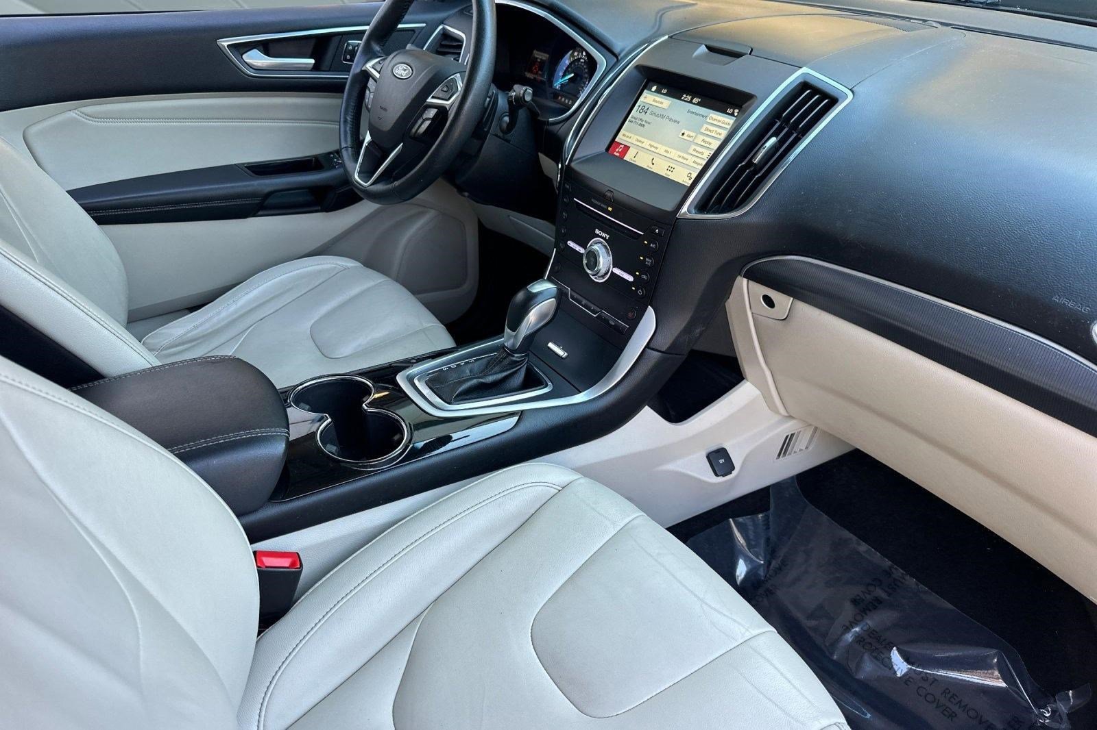 Used 2018 Ford Edge Titanium image 32