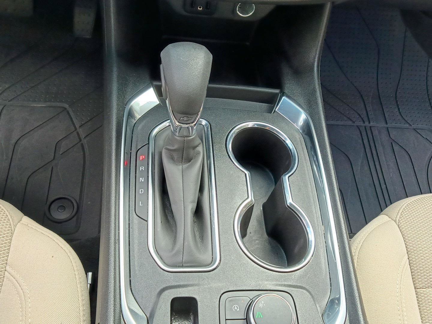 Used 2023 Chevrolet Traverse LS w/ Safety Package FWD image 16