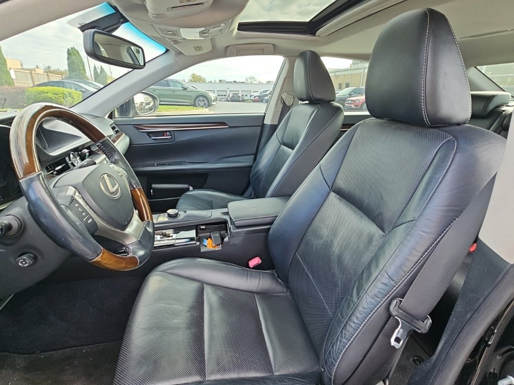 Used 2013 Lexus ES 350 w/ Luxury Pkg FWD image 3