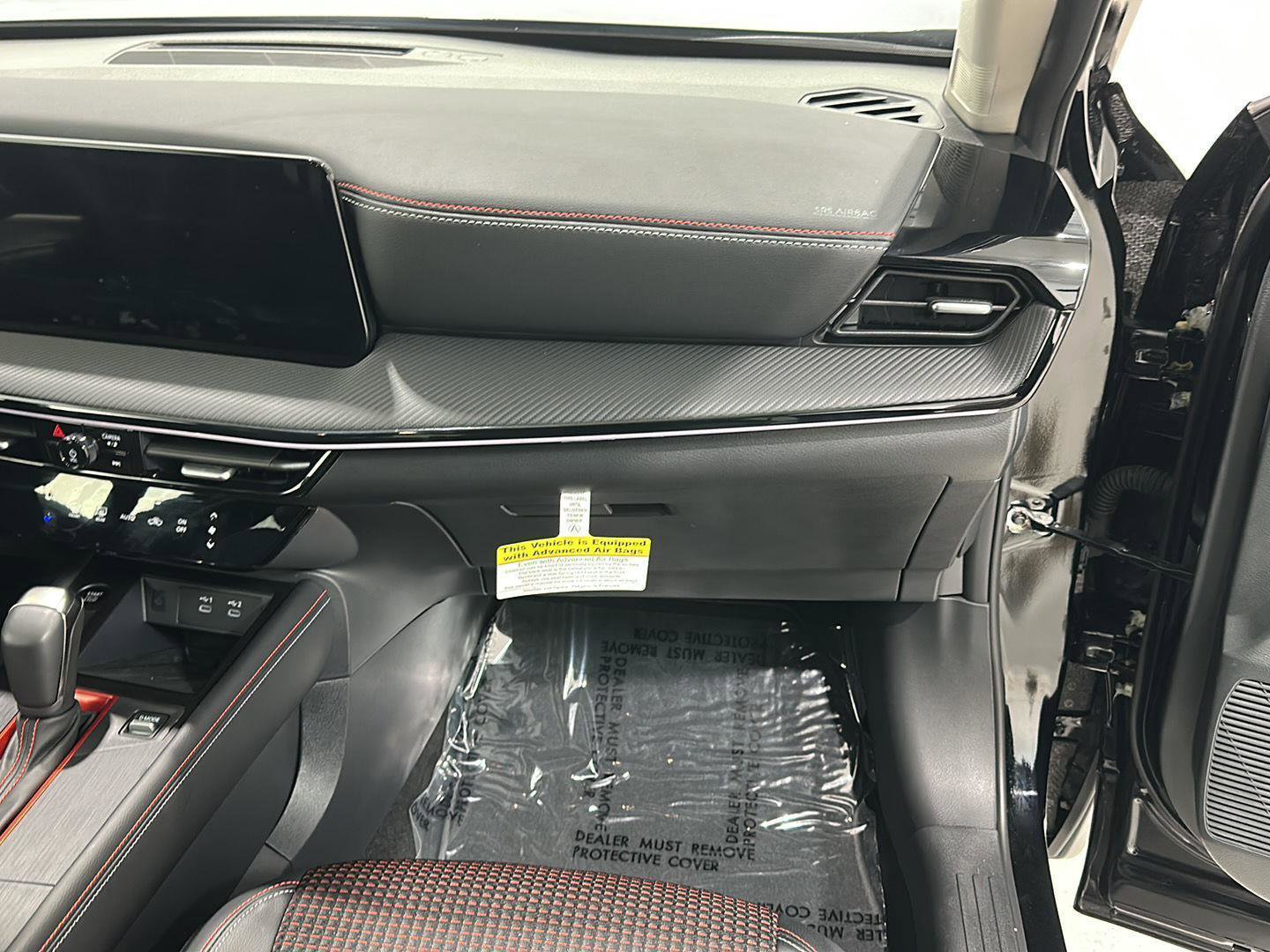 Used 2025 Nissan Kicks SR image 24