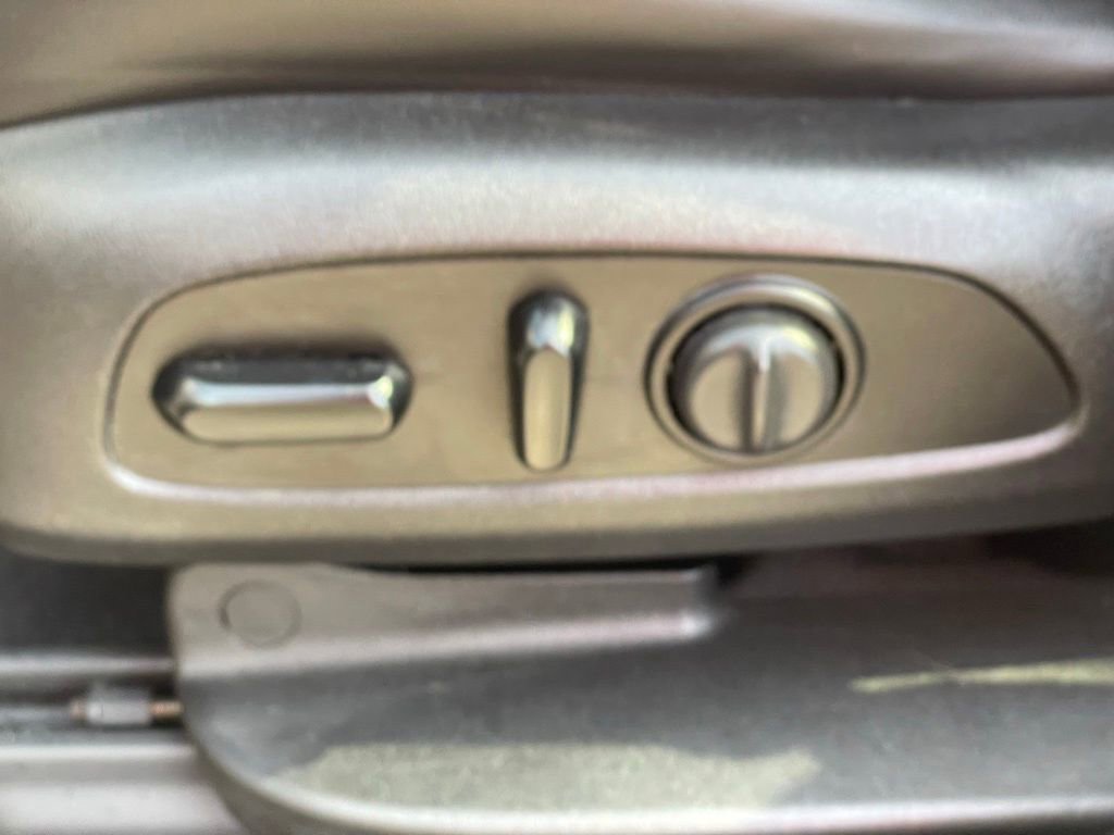 Used 2019 GMC Acadia SLT w/ LPO, Floor Liner Package AWD/4WD image 16