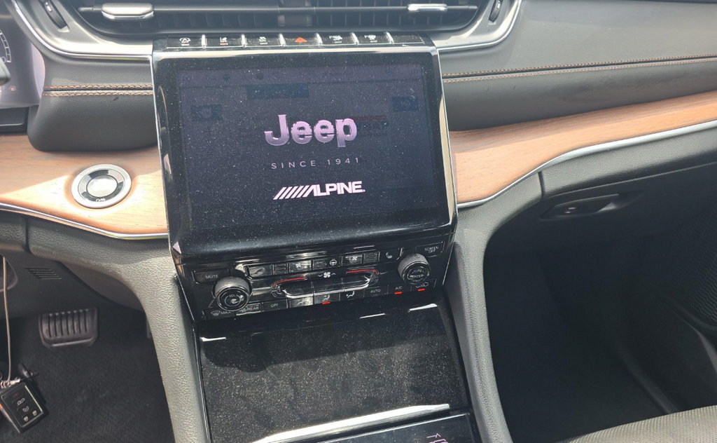 Used 2025 Jeep Grand Cherokee Summit w/ Obsidian Package AWD/4WD image 13