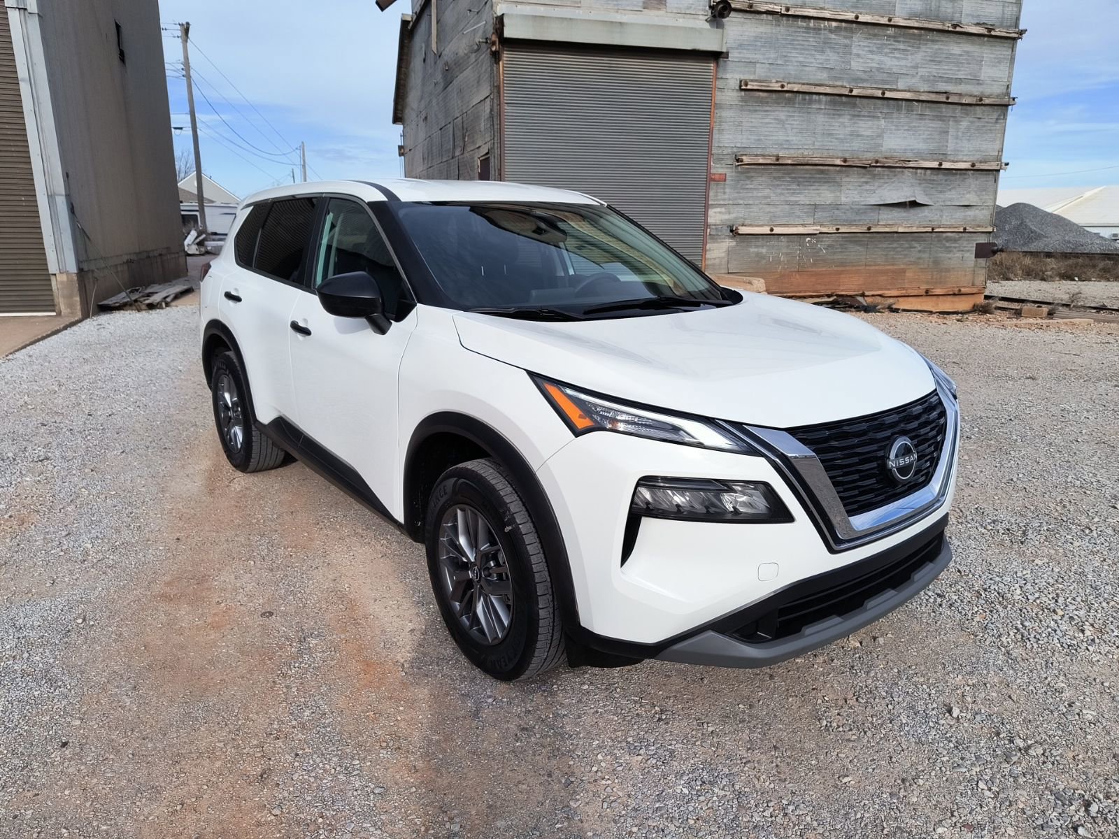 Used 2023 Nissan Rogue S image 2