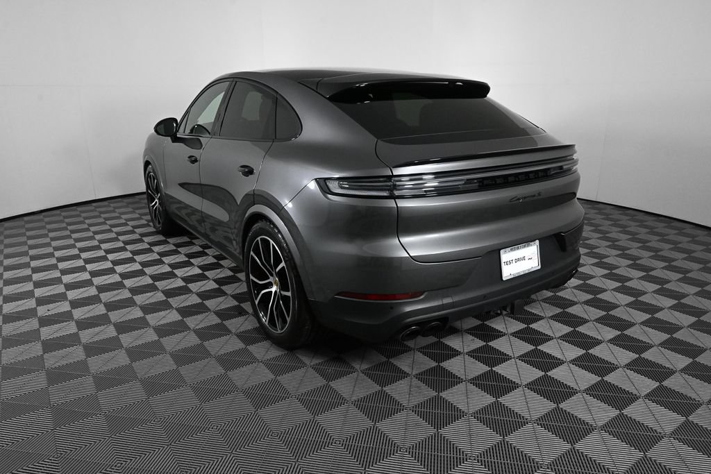 Used 2024 Porsche Cayenne S AWD/4WD image 4