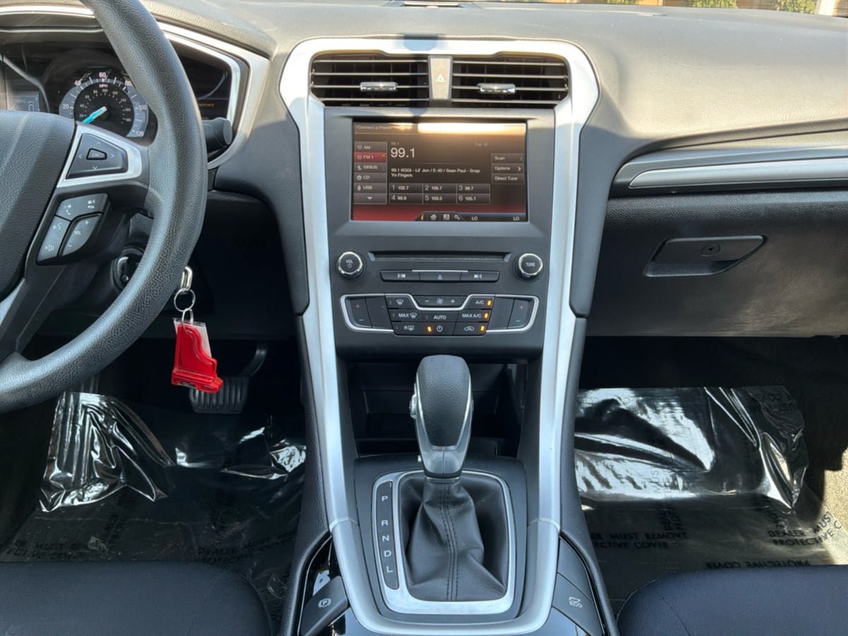 Used 2016 Ford Fusion SE FWD image 15