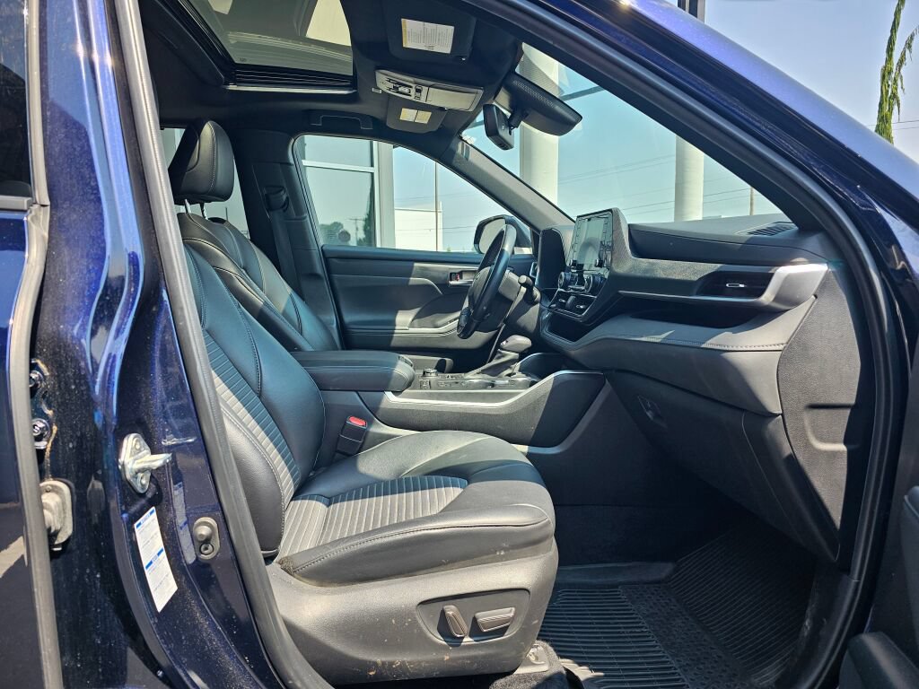 Used 2022 Toyota Highlander XSE AWD/4WD image 9