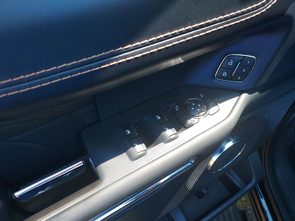 Used 2022 Ford Expedition Platinum image 19