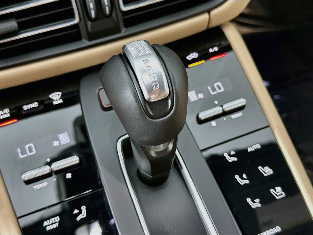 Certified 2026 Porsche Macan AWD/4WD image 19