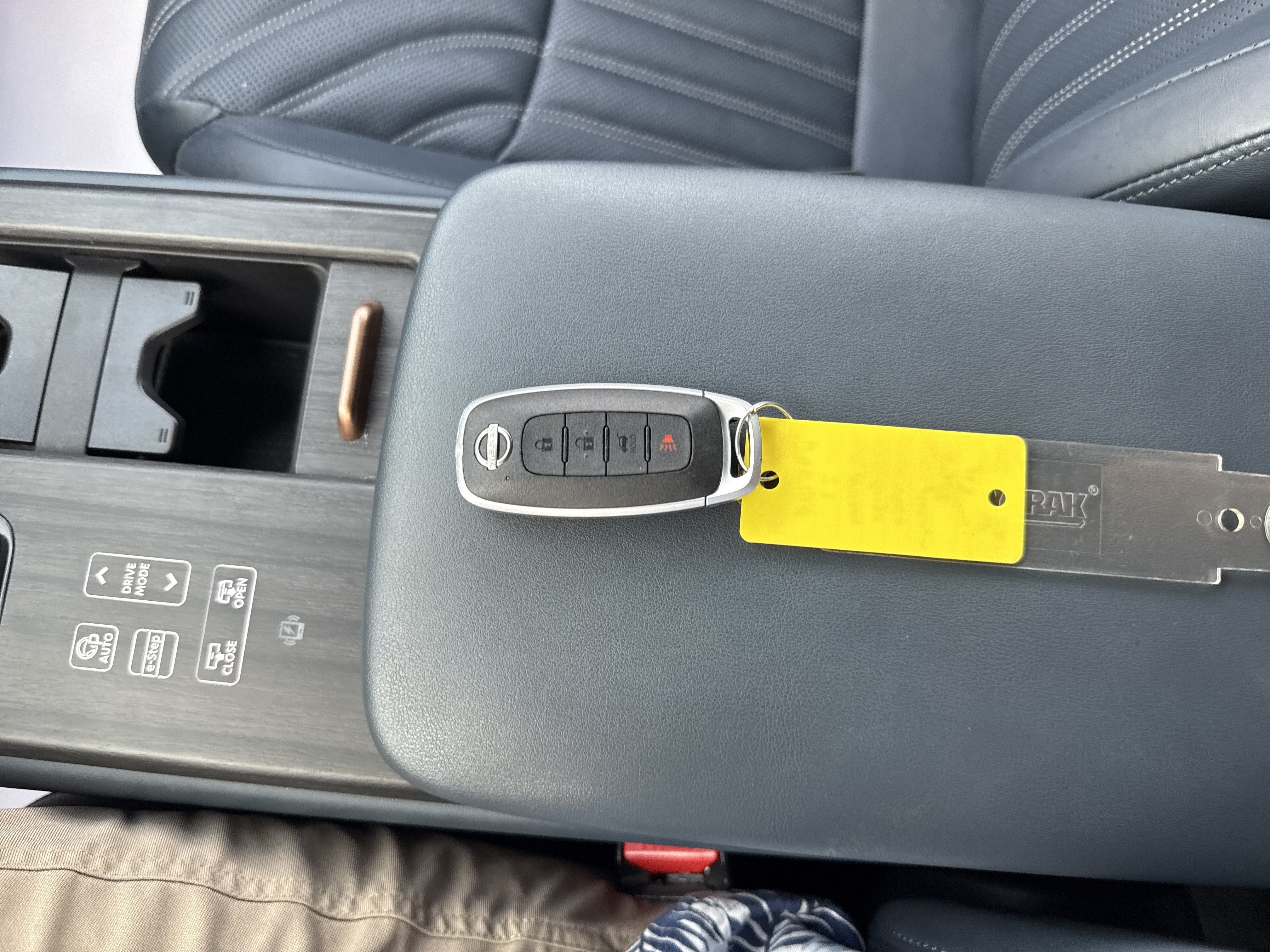 Used 2023 Nissan Ariya AWD/4WD image 28
