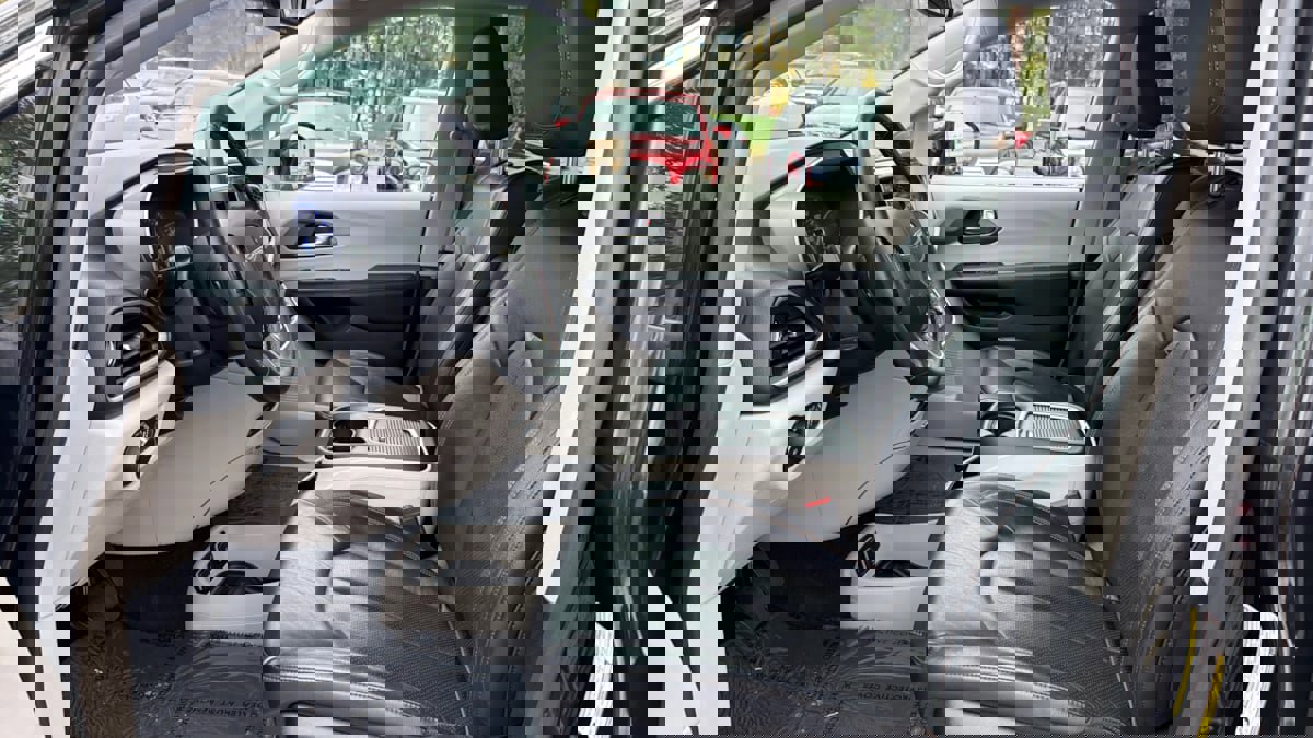 Used 2020 Chrysler Pacifica Touring-L Plus image 10