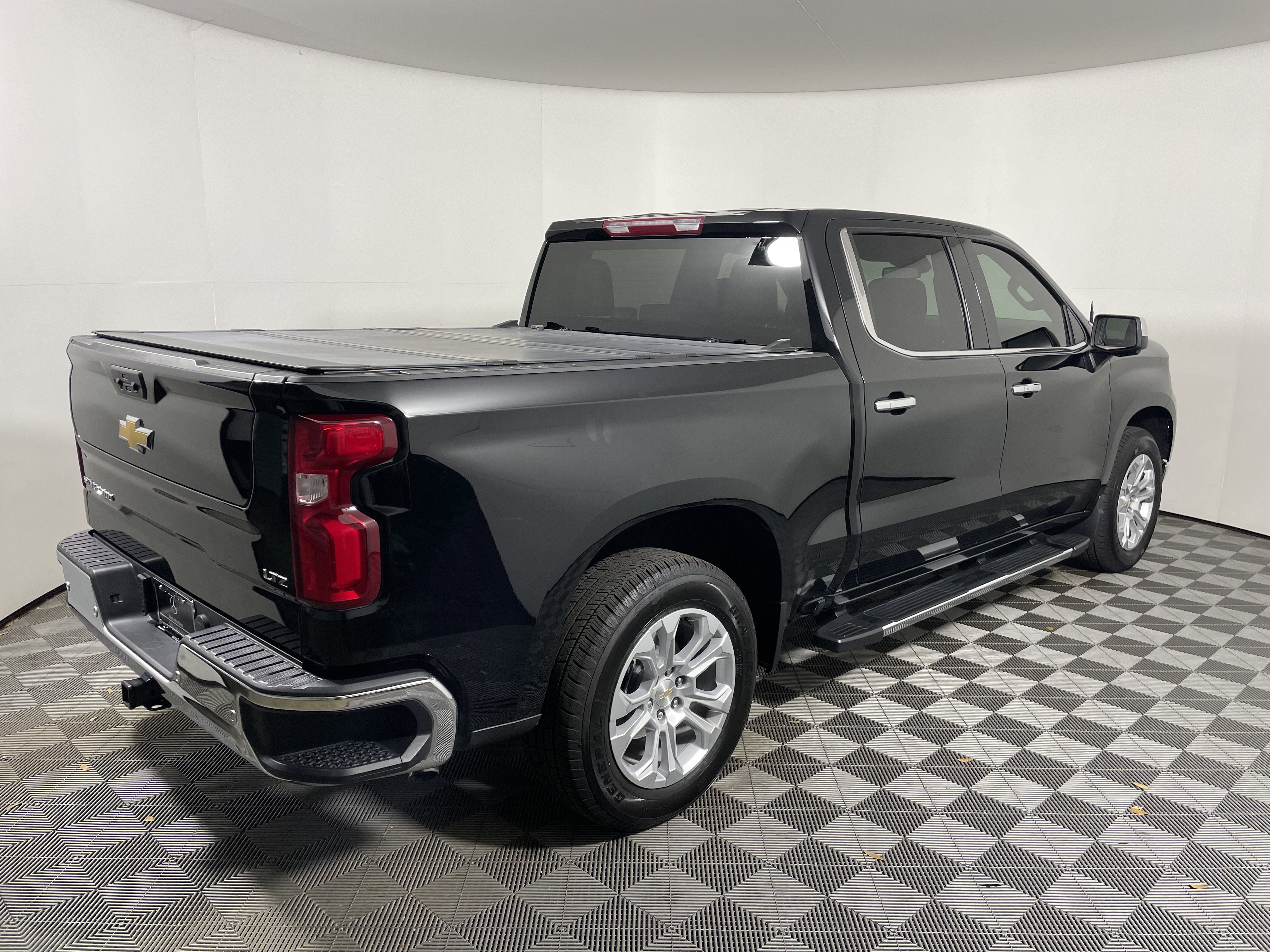 Used 2026 Chevrolet Silverado 1500 LTZ RWD image 5