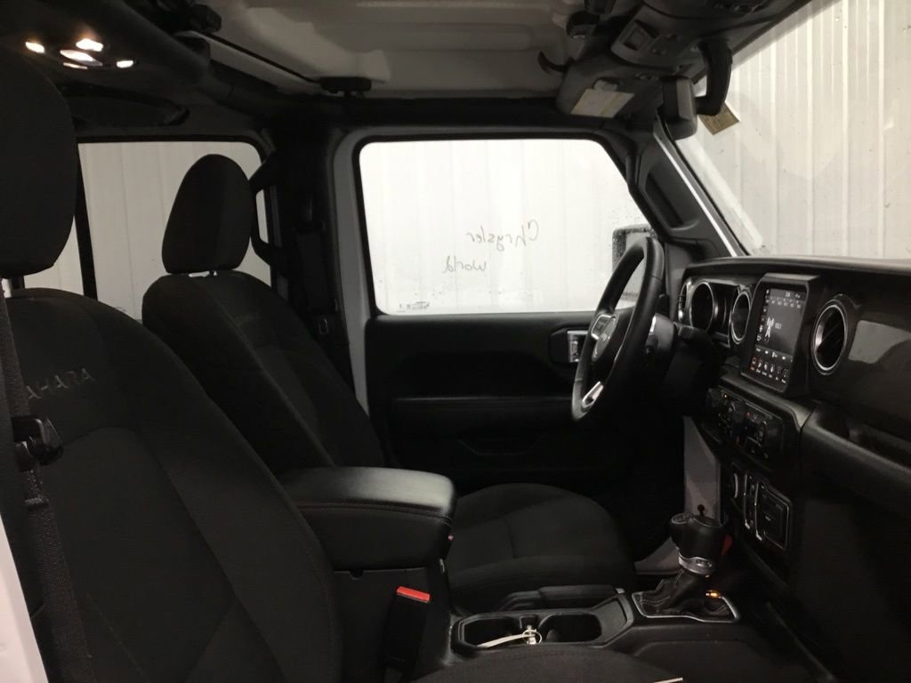 Used 2023 Jeep Wrangler Sahara image 21