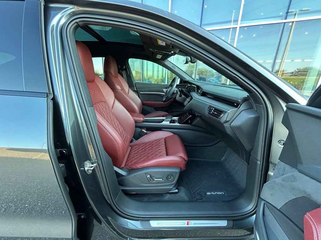 Used 2023 Audi e-tron S Premium Plus w/ Black Optic Package image 54