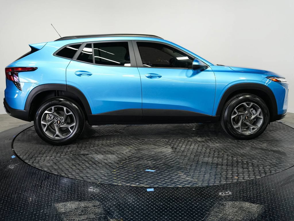 Used 2025 Chevrolet Trax LT w/ Driver Confidence Package FWD image 5