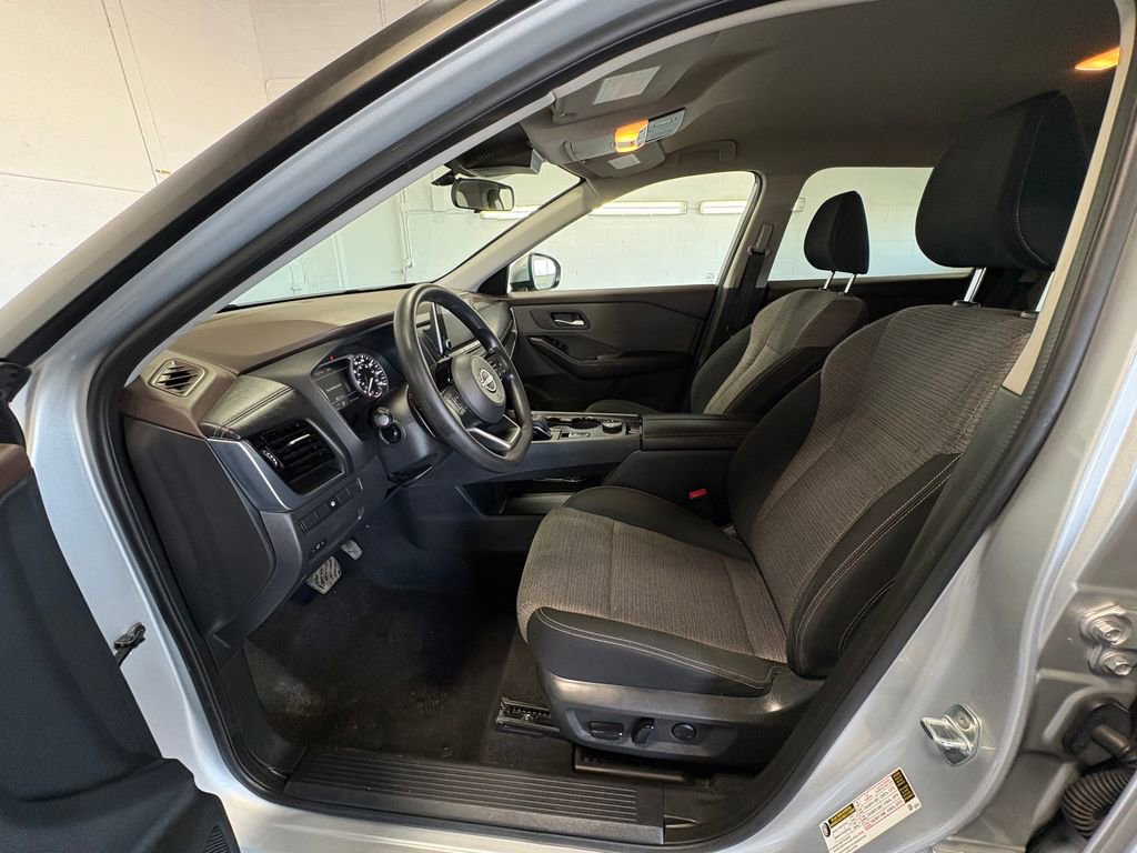 Used 2022 Nissan Rogue SV image 16