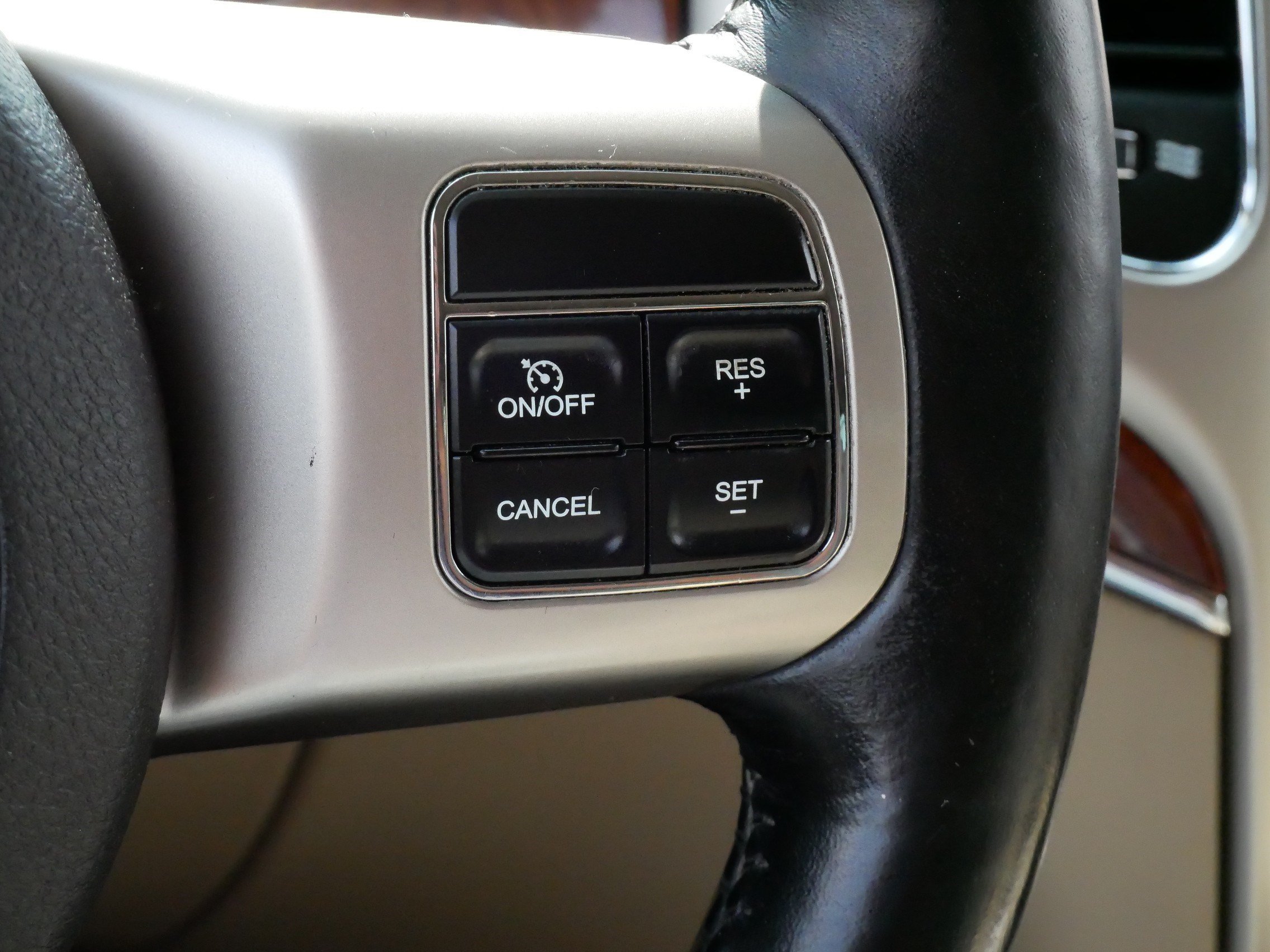 Used 2011 Jeep Grand Cherokee Limited w/ Trailer Tow Group AWD/4WD image 26