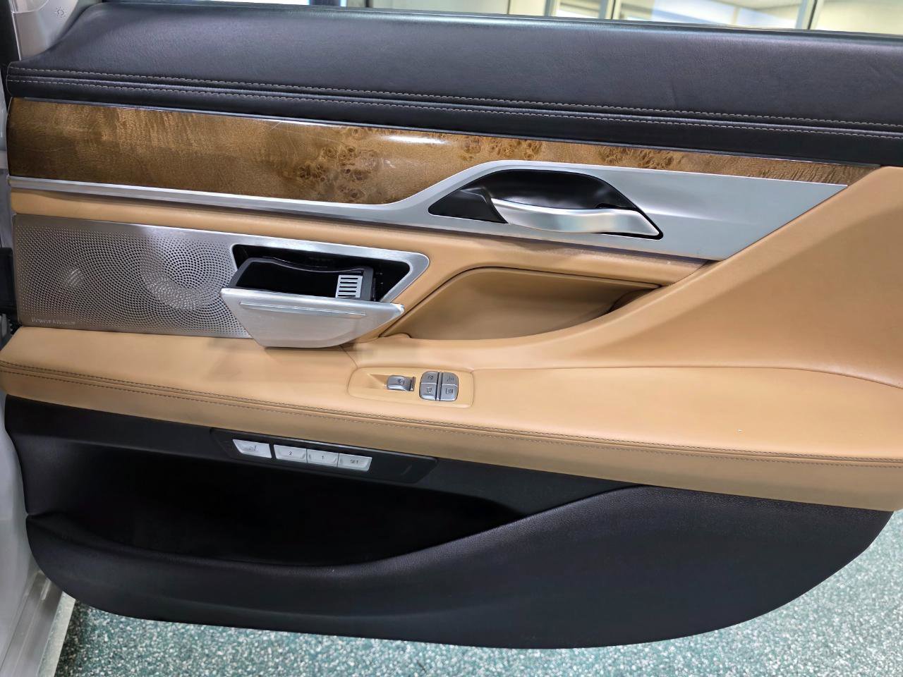 Used 2017 BMW 740i xDrive image 24